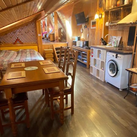 Wooden Attic Suite Braşov Buitenkant foto