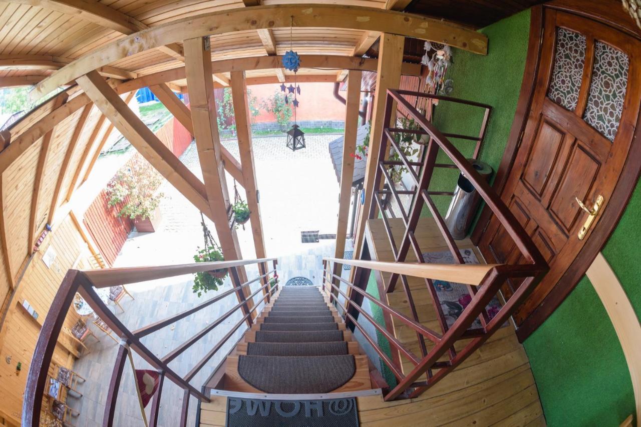 Wooden Attic Suite Braşov Buitenkant foto