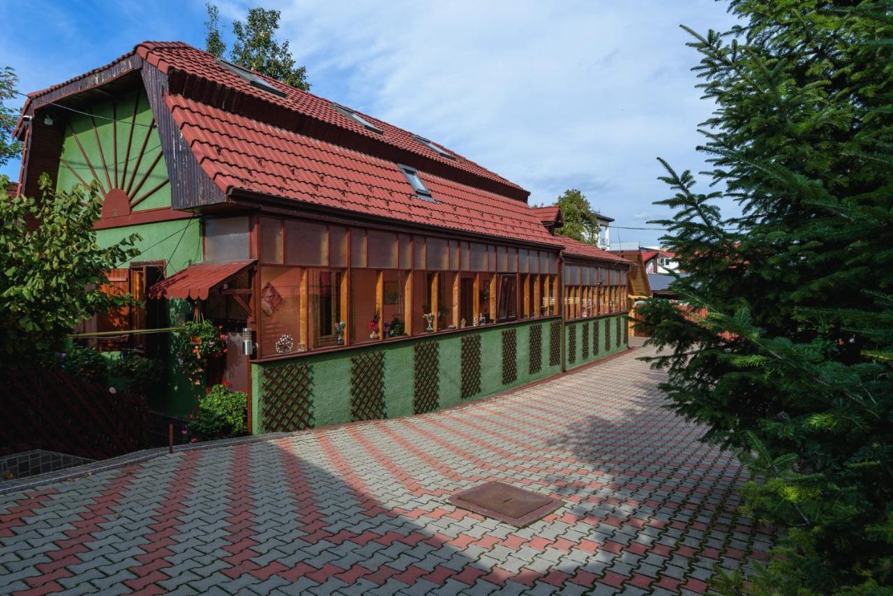 Wooden Attic Suite Braşov Buitenkant foto